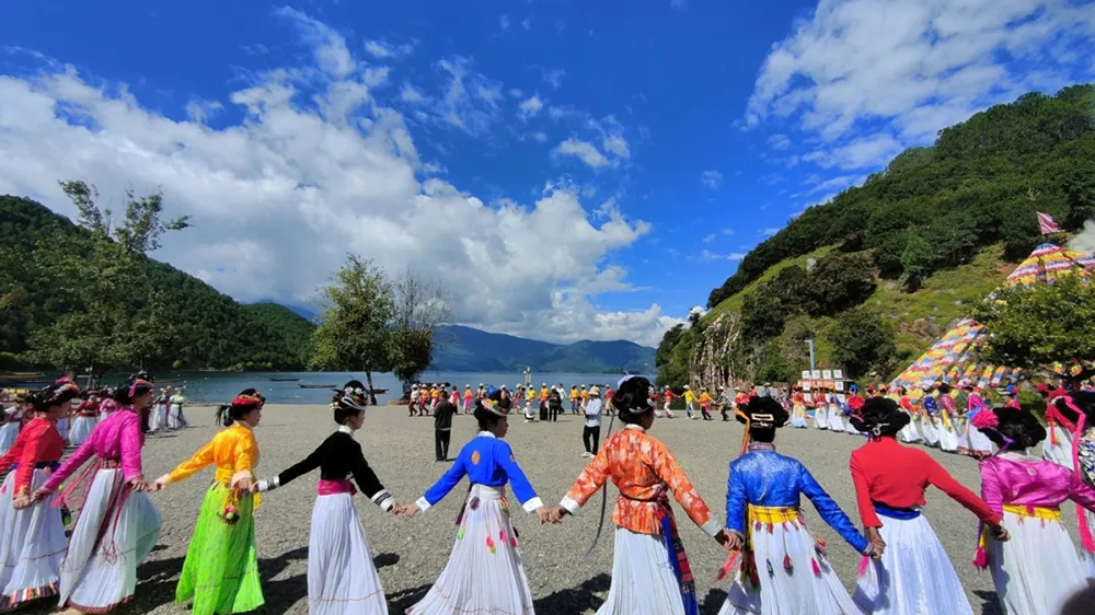 2025年涼山州首屆瀘沽湖轉山轉海節(jié)現(xiàn)場.jpg